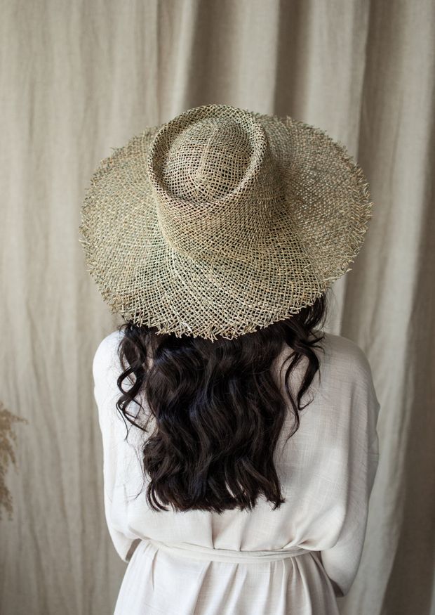 Шляпа из травяной соломы с рваными краями фото 1 - Palmy