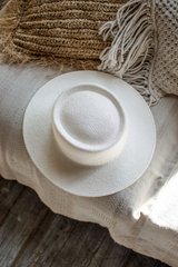 Cоломенний капелюх канотье Білого кольору фото 1 - Palmy