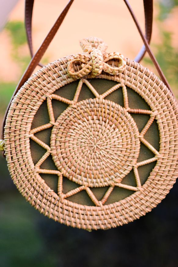 Круглая плетеная сумка из ротанга Bali - Солнце