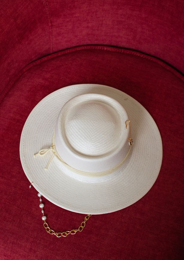 Cоломенная шляпа канотье Белого цвета фото 1 - Palmy