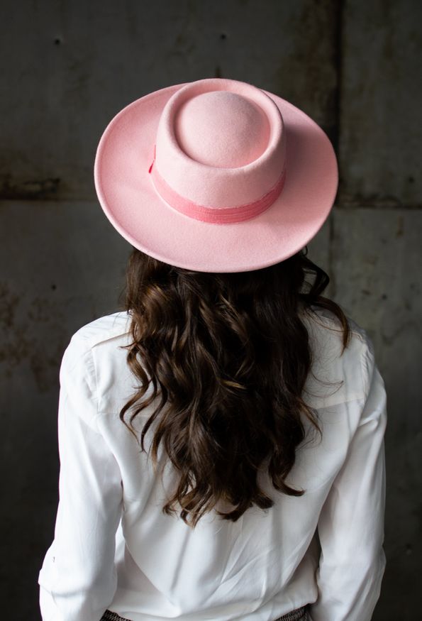 Фото 3 фетровая Шляпа канотье из 100% шерсти с круглой тульей цвет Розовый  - Palmy