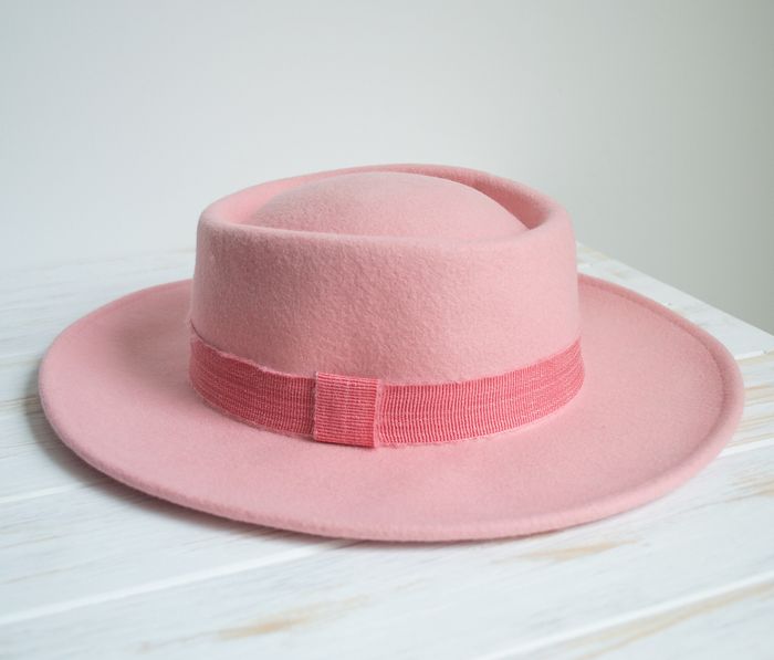 Фото 1 фетровая Шляпа канотье из 100% шерсти с круглой тульей цвет Розовый  - Palmy