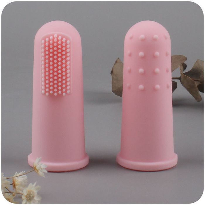 Зубная щетка на палец с массажером для десен цвет Розовый